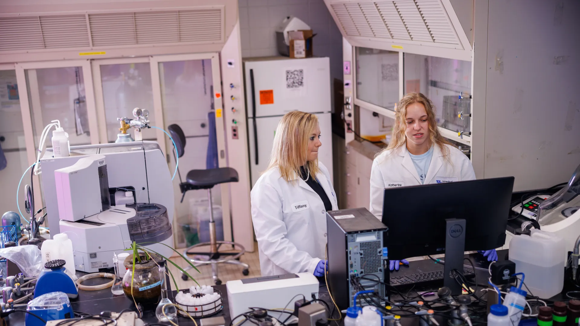 Dr. Tiffany Messer and a student work in her lab