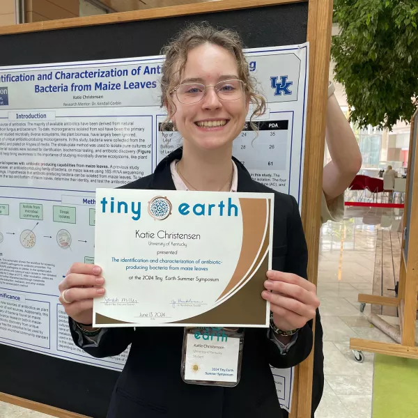 Katie Christensen holds a presentation certificate