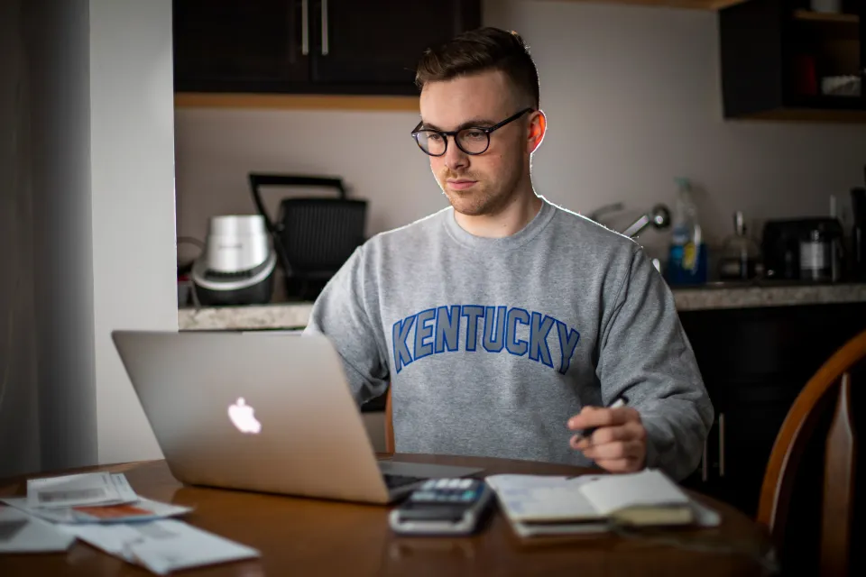 Office of Lifelong Learning brochure material. Photo by Pete Comparoni | UKphoto