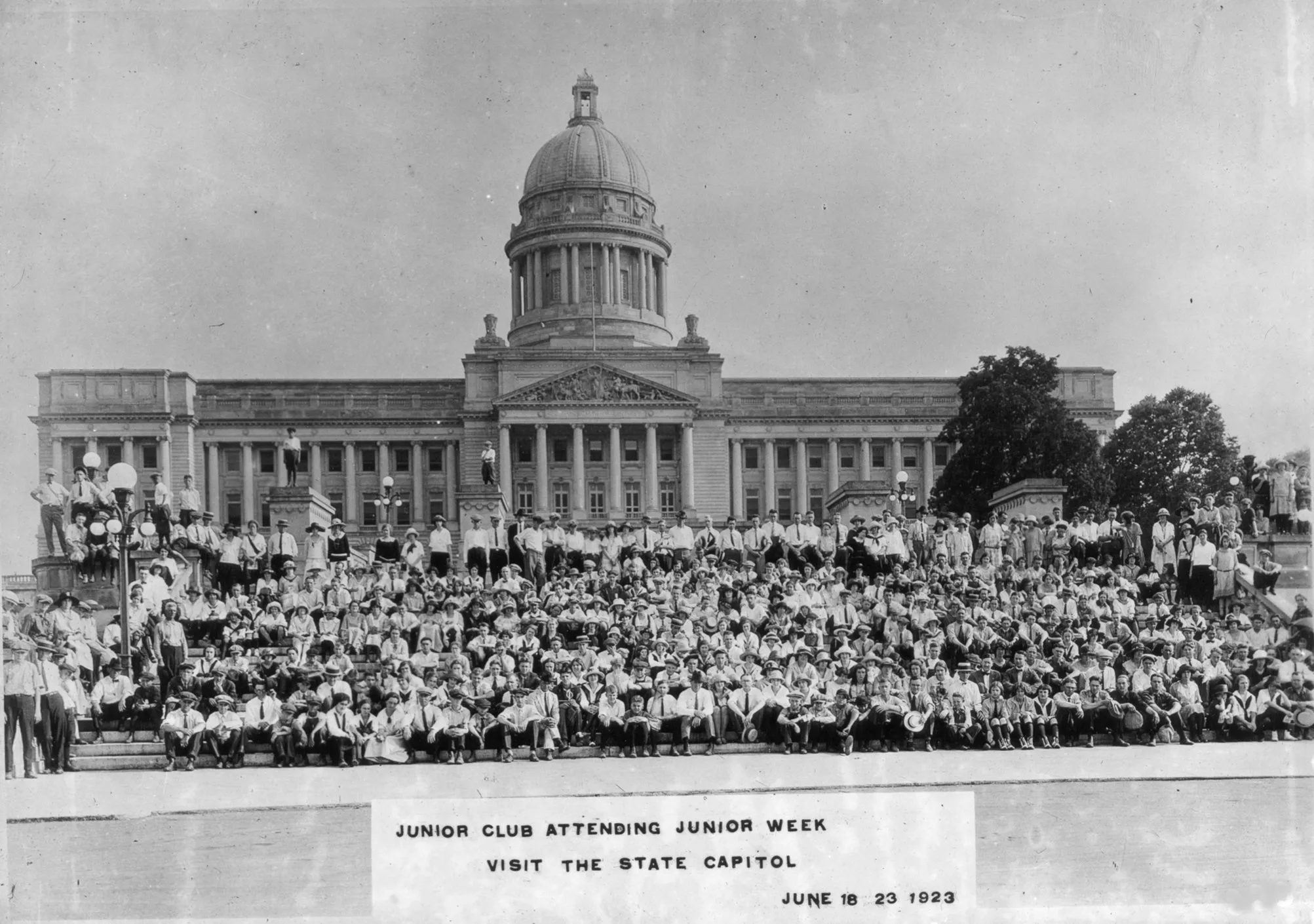 4-H Junior Club group visits the state Capitol